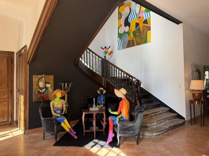 Image No.6-6 Bed Property for sale