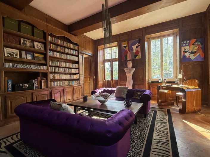 Image No.8-6 Bed Property for sale