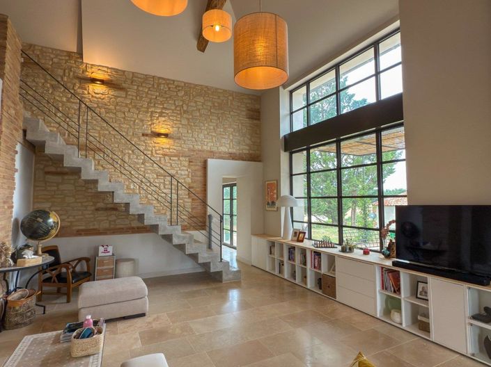 Image No.10-3 Bed Property for sale