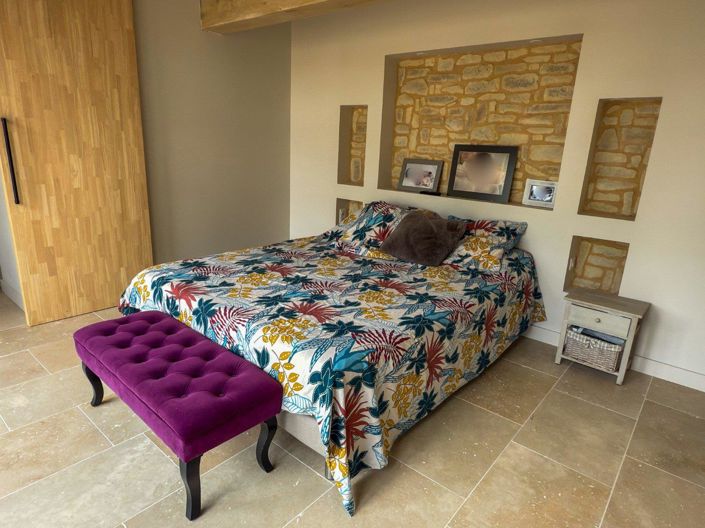 Image No.11-3 Bed Property for sale