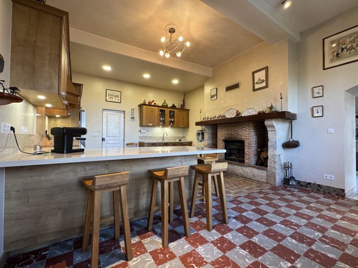 Image No.11-5 Bed Property for sale