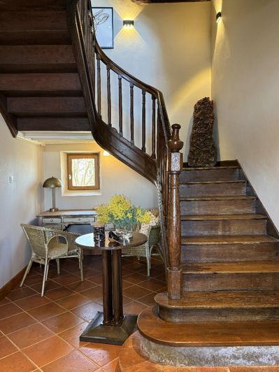 Image No.13-6 Bed Property for sale