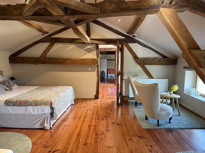 Image No.17-6 Bed Property for sale