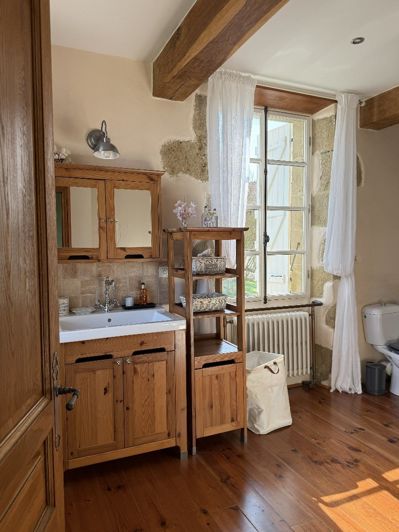 Image No.17-6 Bed Property for sale