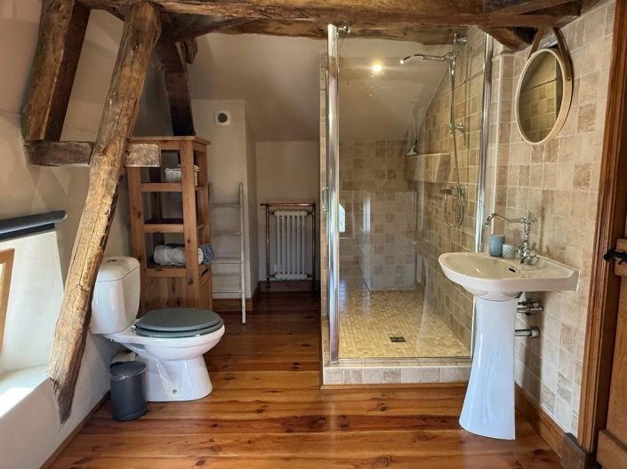 Image No.18-6 Bed Property for sale