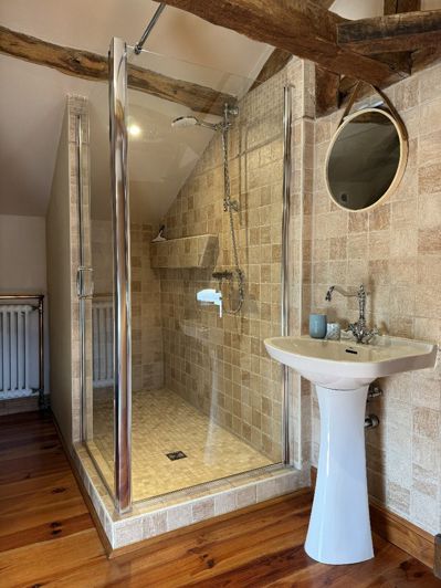 Image No.19-6 Bed Property for sale