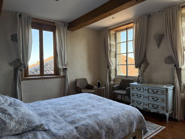 Image No.19-6 Bed Property for sale