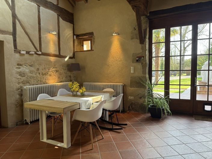 Image No.4-6 Bed Property for sale