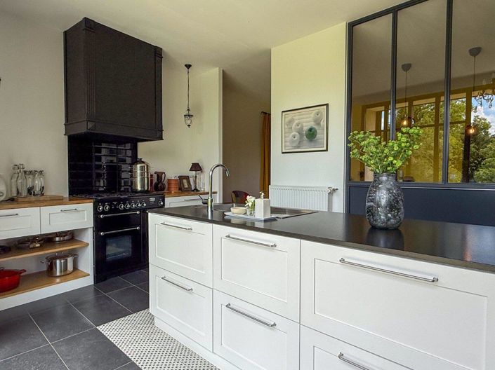 Image No.13-6 Bed Property for sale