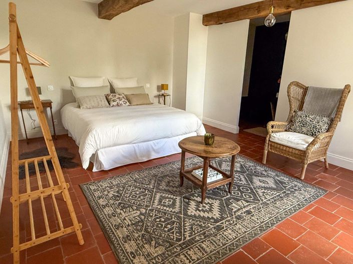 Image No.16-6 Bed Property for sale