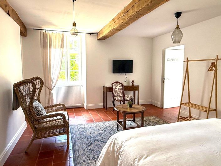 Image No.17-6 Bed Property for sale