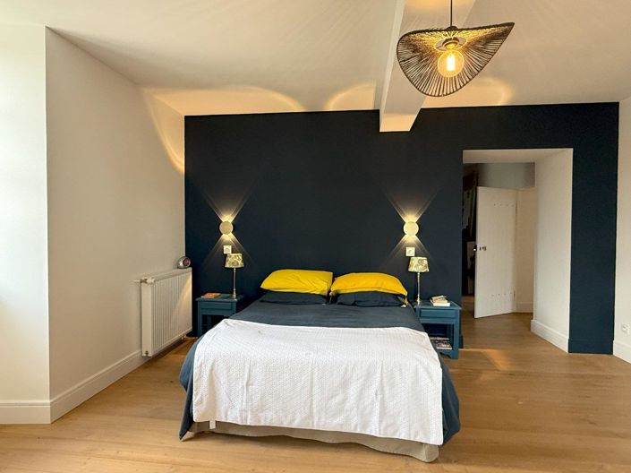 Image No.19-6 Bed Property for sale