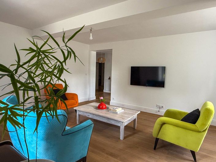 Image No.8-6 Bed Property for sale