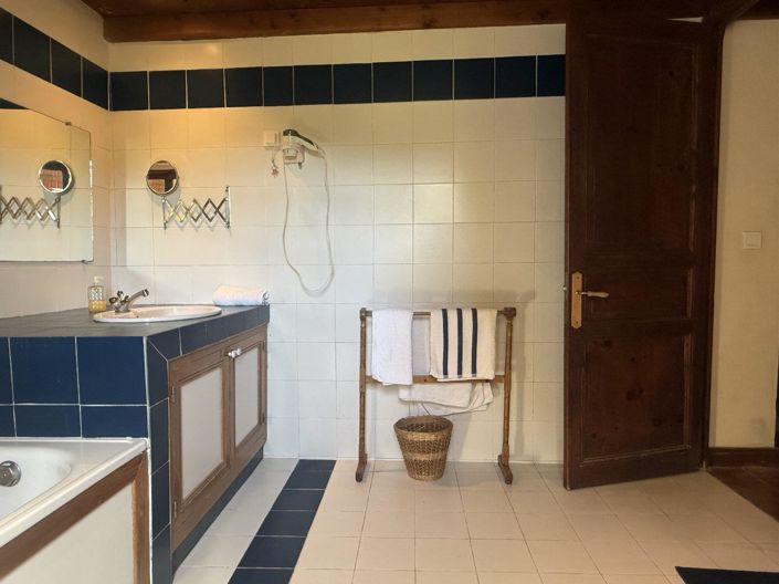 Image No.17-5 Bed House for sale