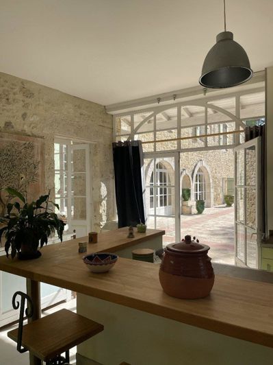 Image No.10-6 Bed Property for sale