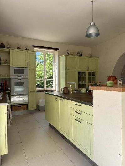 Image No.10-6 Bed Property for sale