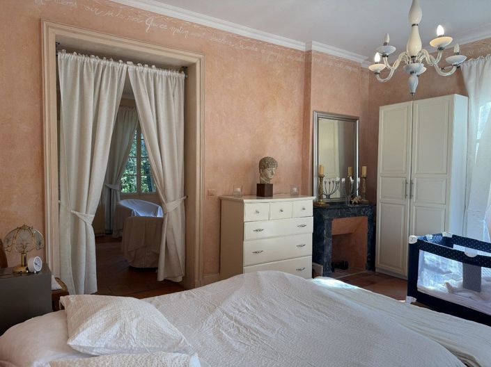 Image No.13-6 Bed Property for sale