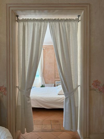 Image No.13-6 Bed Property for sale