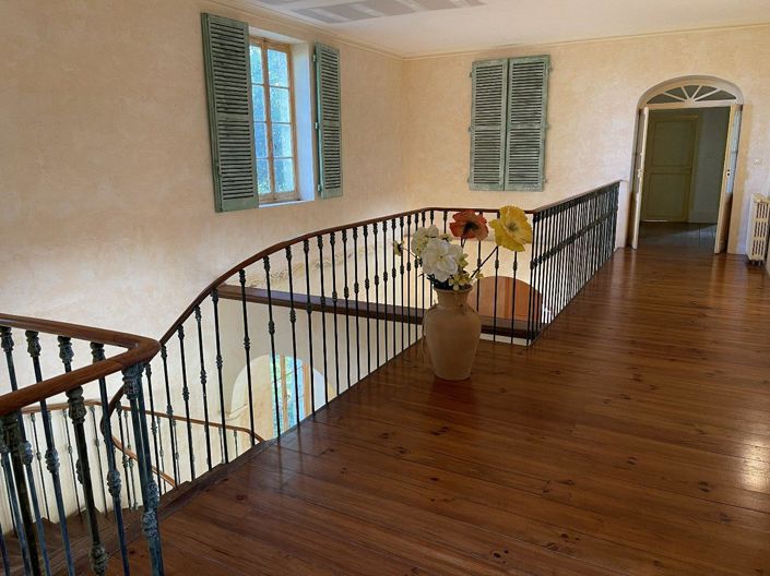 Image No.18-6 Bed Property for sale