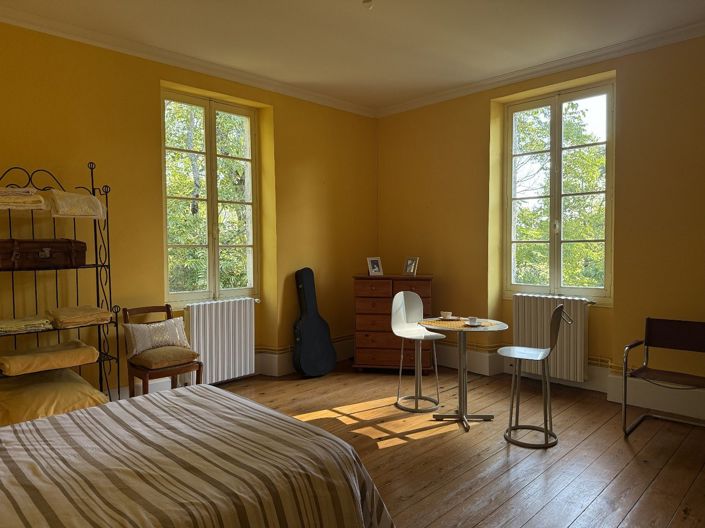 Image No.20-6 Bed Property for sale