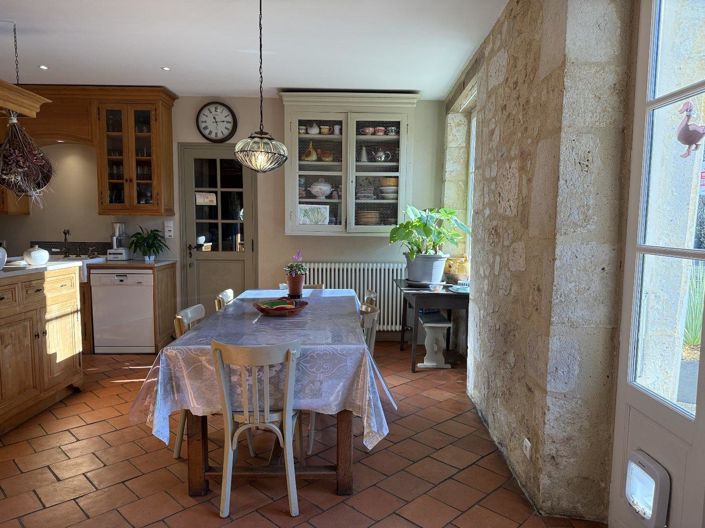 Image No.11-11 Bed Property for sale