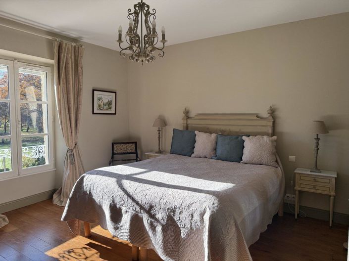 Image No.17-11 Bed Property for sale