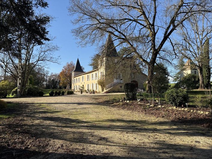 Image No.2-11 Bed Property for sale