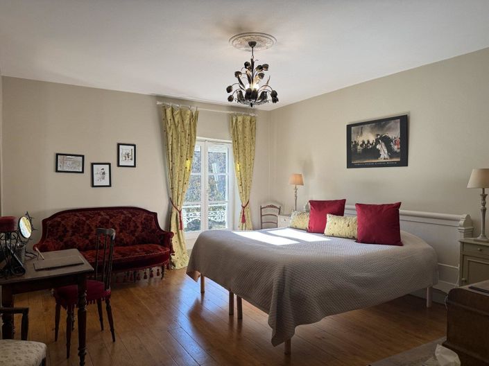 Image No.20-11 Bed Property for sale