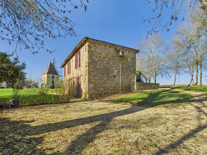 Image No.3-11 Bed Property for sale