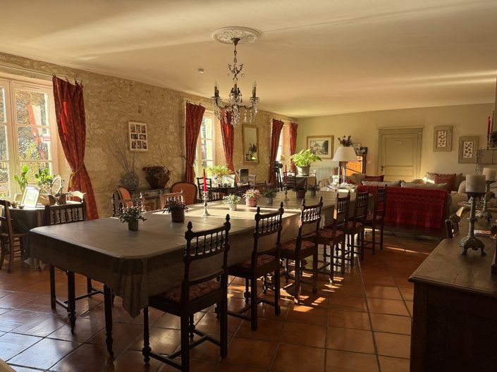 Image No.6-11 Bed Property for sale