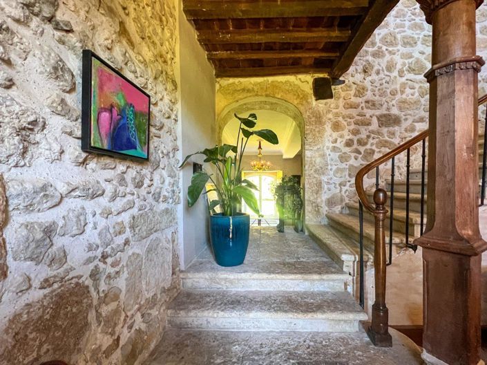 Image No.16-10 Bed Property for sale