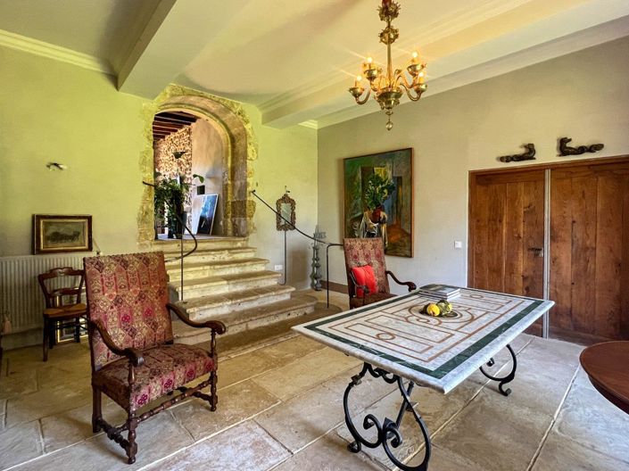 Image No.6-10 Bed Property for sale