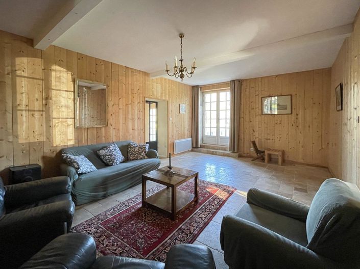 Image No.9-6 Bed House for sale