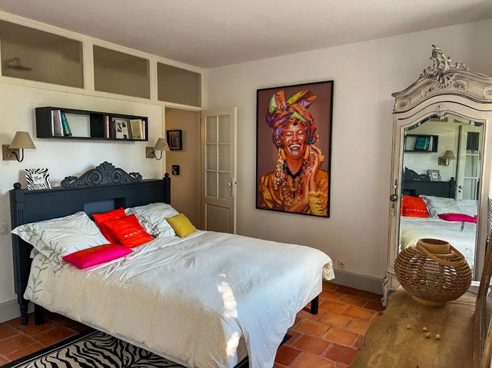 Image No.14-7 Bed Property for sale