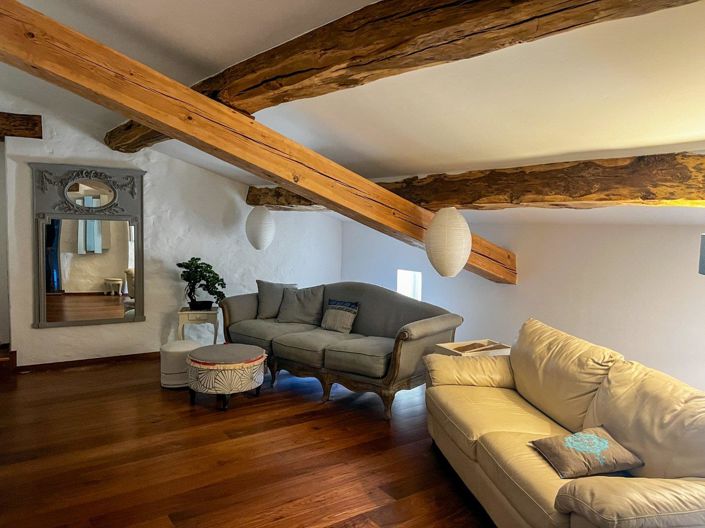 Image No.17-7 Bed Property for sale