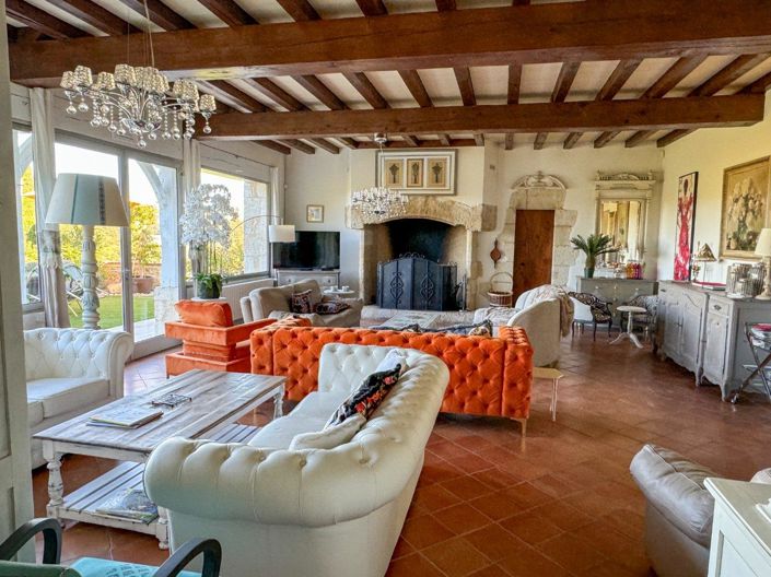 Image No.9-7 Bed Property for sale