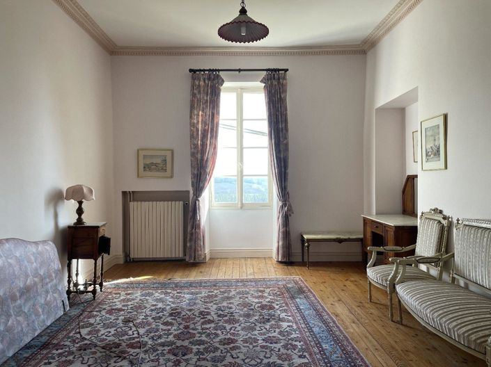 Image No.12-6 Bed Property for sale