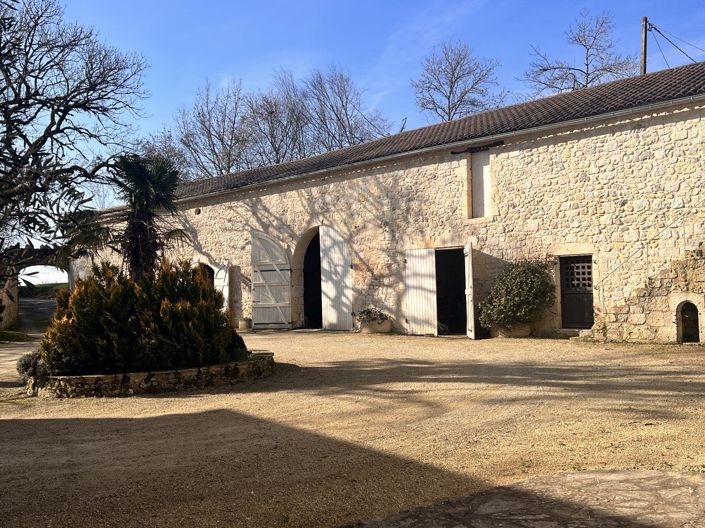 Image No.16-6 Bed Property for sale