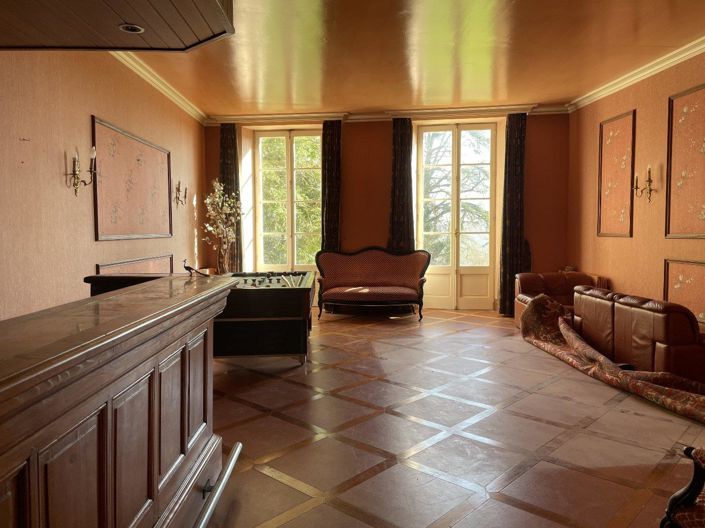 Image No.8-6 Bed Property for sale