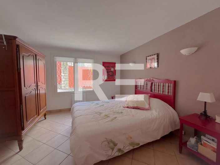 Image No.11-5 Bed House for sale