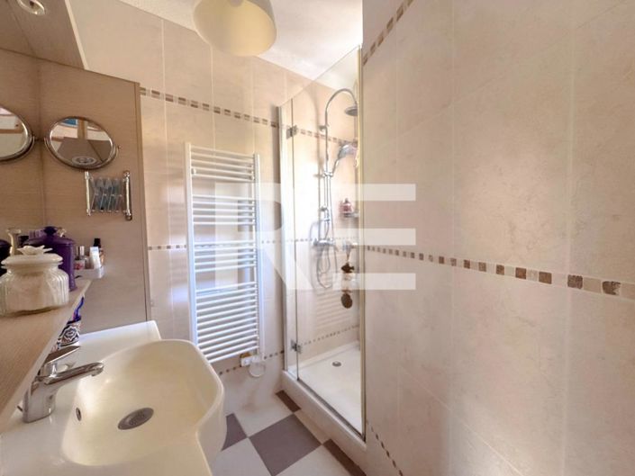 Image No.6-5 Bed House for sale