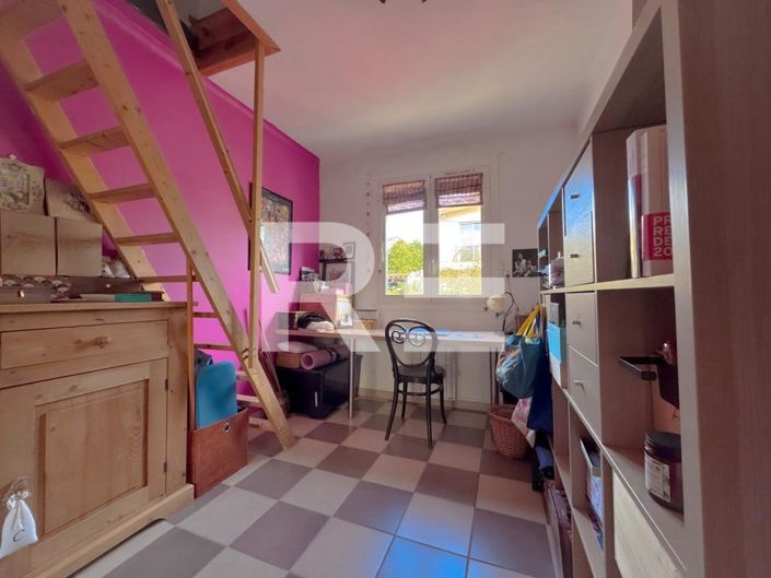 Image No.7-5 Bed House for sale