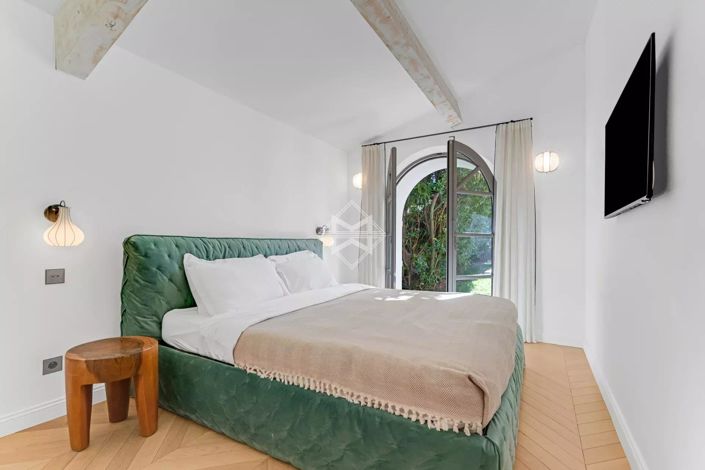 Image No.7-5 Bed House for sale