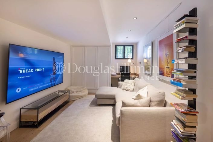 Image No.13-5 Bed House for sale