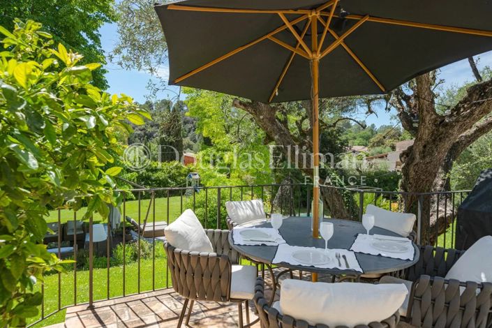 Image No.6-5 Bed House for sale