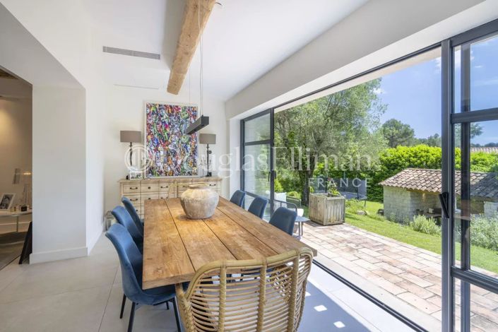 Image No.8-5 Bed House for sale