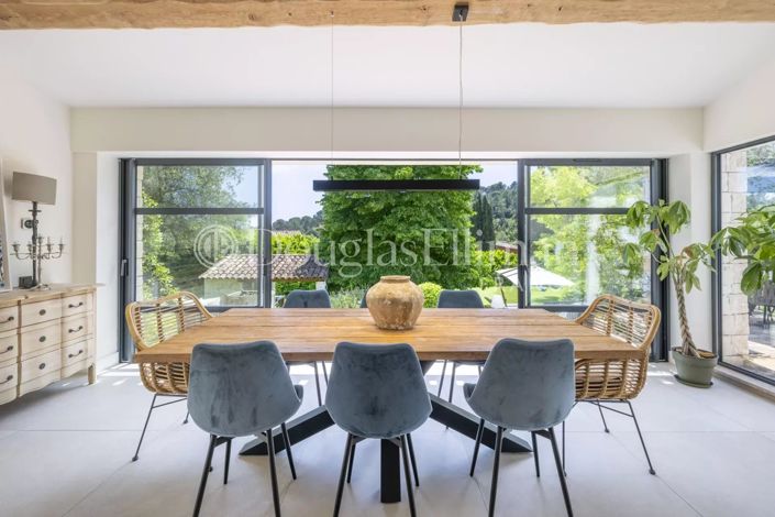 Image No.8-5 Bed House for sale