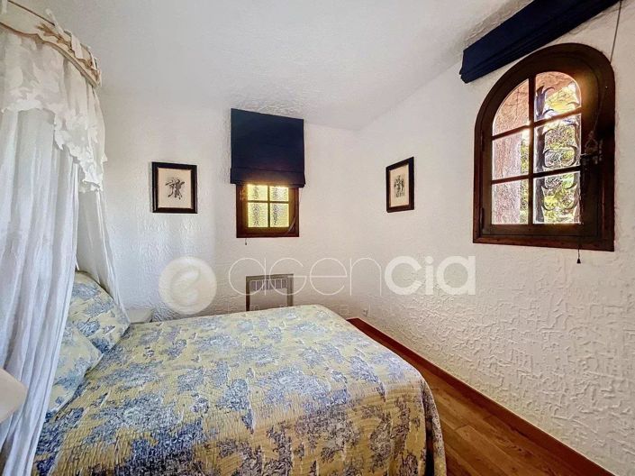 Image No.20-4 Bed House for sale