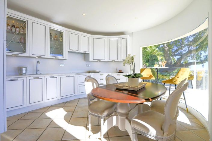 Image No.10-8 Bed House for sale