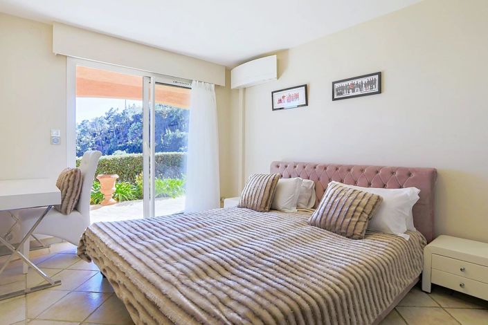 Image No.18-8 Bed House for sale